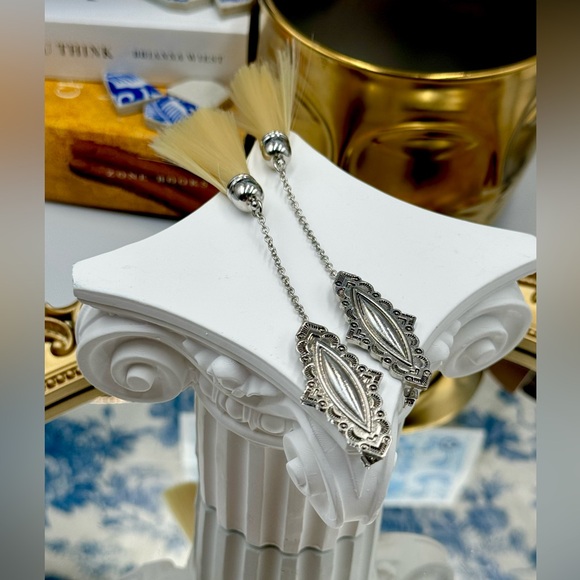 🆕 TOGA PULLA 🧿 NWOT Metal Fringe Earrings - White Fringe - Picture 11 of 15